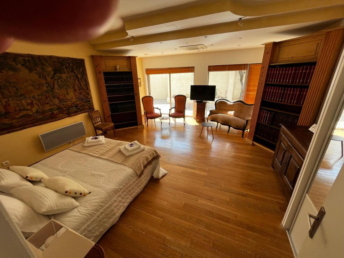 Au Coeur Des Lices *** Centre Historique Apartment